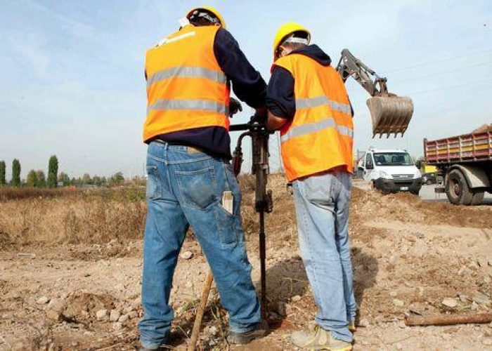 Lavoro/ Istat: A marzo retribuzioni ferme su mese, +1,4% su anno