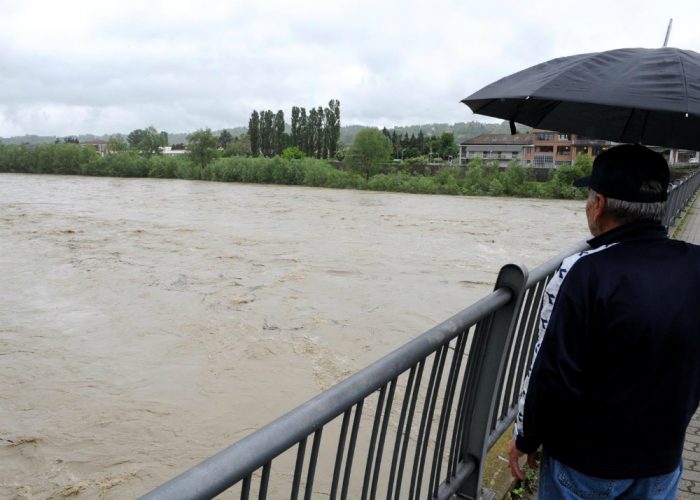 Le piogge gonfiano il Tanaroma londa di piena passa bene