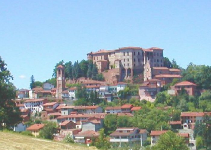 Le Vespe al Castello di Viale, a Frincoe San Damiano proseguono le feste