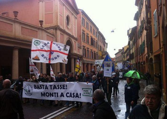 Lega/ No Monti a Bologna, e volano insulti a premier e Fornero