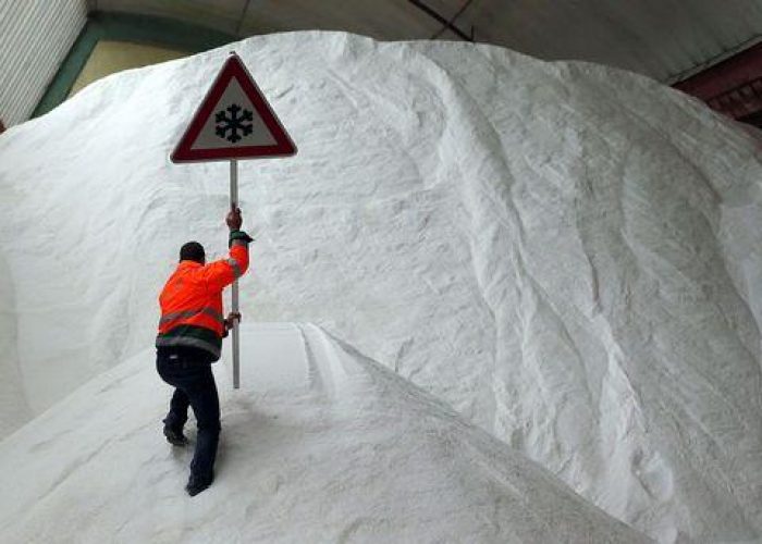 Lettonia/ Cinquecento persone alla deriva su lastroni ghiaccio