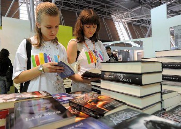 Libri: dopo la narrativa, i più letti sono d'attualità religiosa