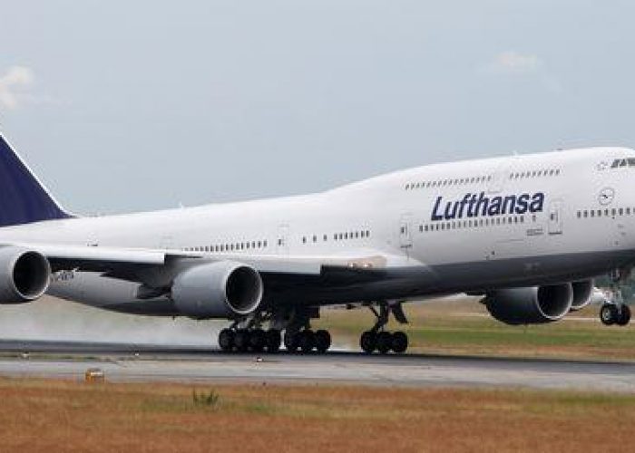 Lufthansa/ cancella centinaia di voli per uno sciopero
