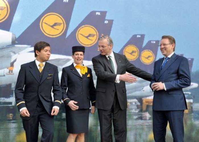Lufthansa/ Trovato accordo per aumento salari hostess e stewart