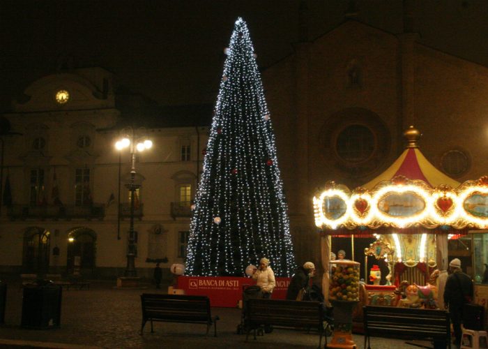 Luminarie tardive: il Comuneeroga 10.000 euro in più