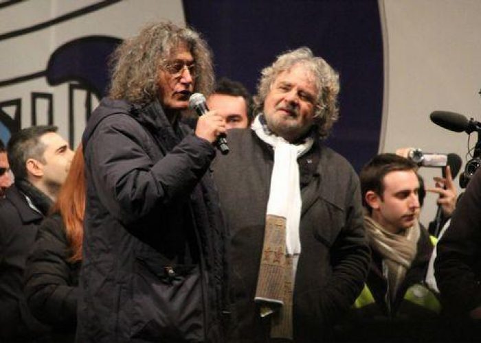 M5S/ Parlamentari a lezione di tv da Grillo e Casaleggio a Milano