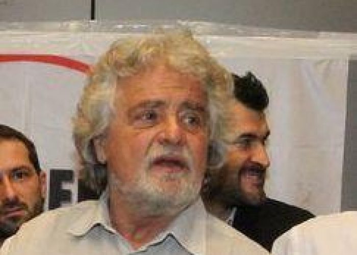 M5S/Grillo: Proteggiamo democrazia,senza di noi forze sovversive
