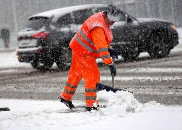 Maltempo/ Forti nevicate a Genova e in Liguria: traffico in tilt