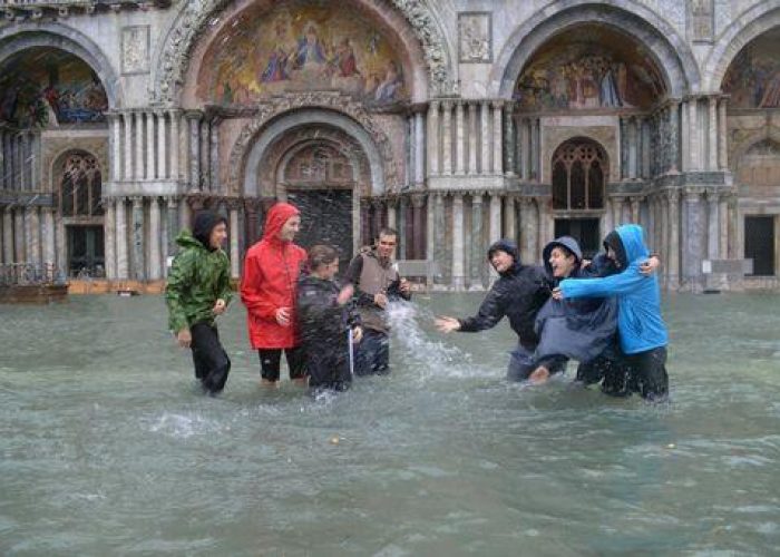 Maltempo/ Venezia, punta massima di marea di 106 cm