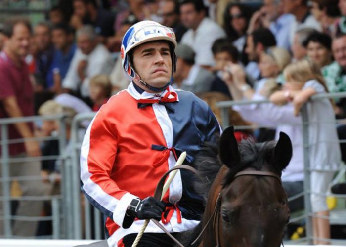 Manette al fantino Virginio Zedde,per sei volte partecipò al Palio di Asti