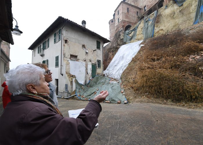 Mariuccia Avidano davanti alla sua casa