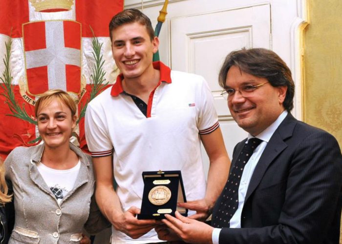 Matteo Piano, secondo con la nazionaledi Volley premiato dal sindaco