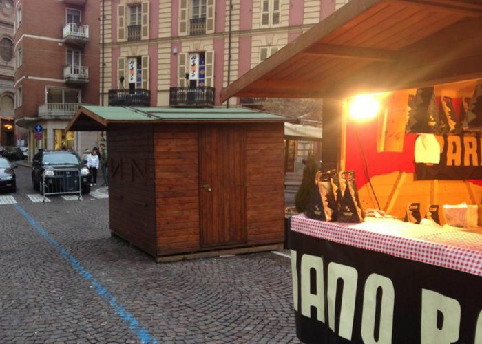 Mercatino di Natale, la protestadegli ambulanti "Sembra più un cimitero"