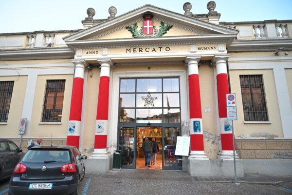 mercato coperto asti esterno