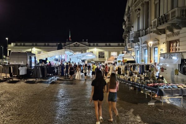 mercato di notte