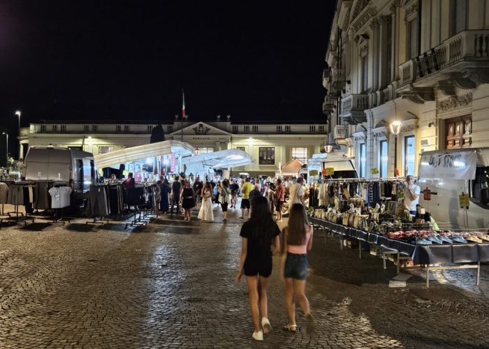 mercato di notte