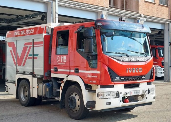 mezzo dei vigili del fuoco di Asti