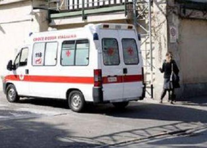 Milano, grave 21enne caduto da impalcatura in zona San Babila