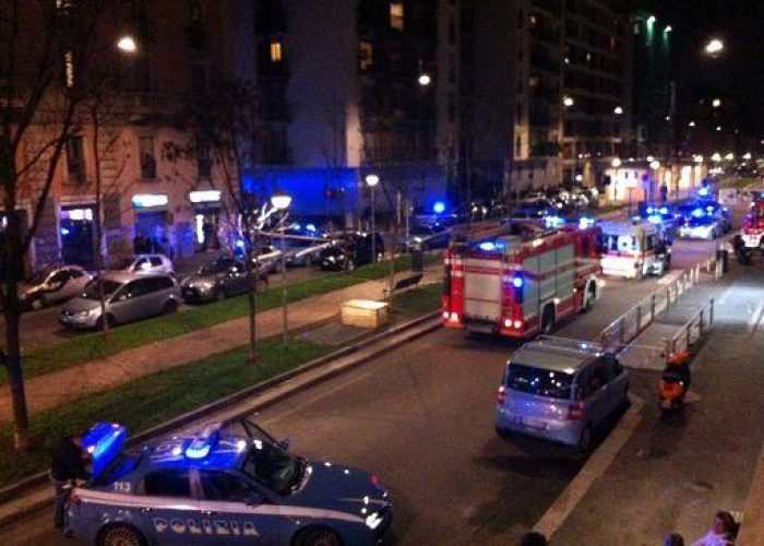 Milano, uomo armato in via Salasco avrebbe ferito una persona