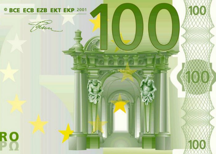 Minorenne tenta di spendere banconotada 100 euro falsa, bloccato da finanziere