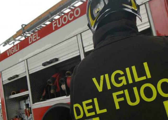 Montabone, 3 ore per domare l'incendioal tetto di un'abitazione privata