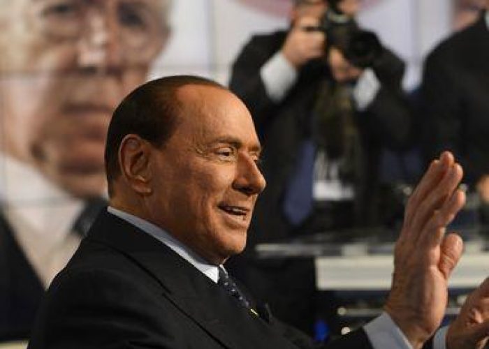 Monti/ Berlusconi: E' senza coerenza,gioca contro sua maggioranza