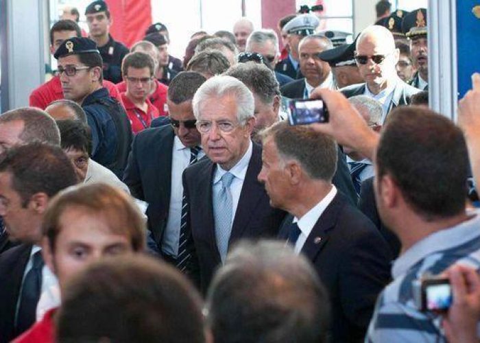 Monti: Vicini all'uscita dalla crisi, l'euro è un valore morale