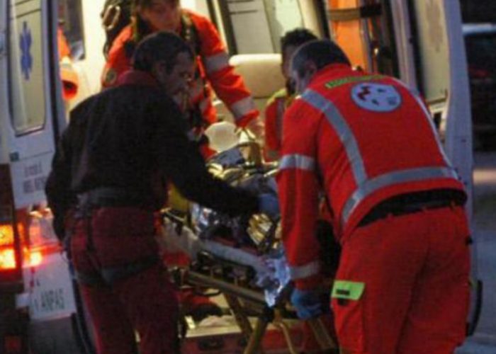 Motorino si schianta contro furgone,due diciassettenni gravi dopo incidente