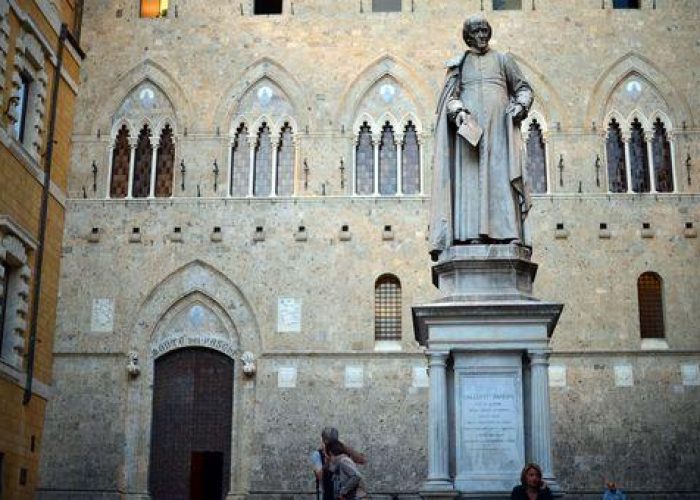 Mps/ Ue approva temporaneamente aiuti di Stato da 3,9 mld