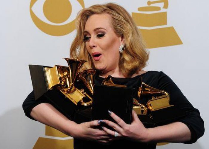 Musica/ Adele guadagna 41mila sterline al giorno