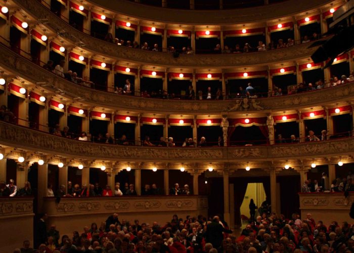 Musical "benefico" sulla fine del mondodomenica al Teatro Alfieri di Asti