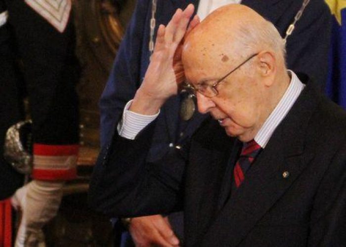 Napolitano: Ok critiche,no ingiurie.Istituzioni fuori da mischia