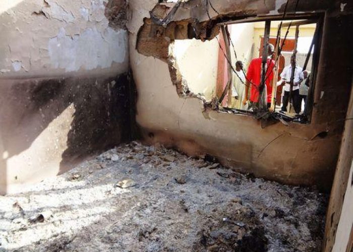 Nigeria/ Diversi morti e chiesa bruciata in violenze a Kano