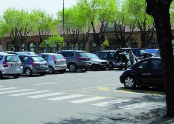 Nizza, in piazza Garibalditornano i parcheggiatori abusivi