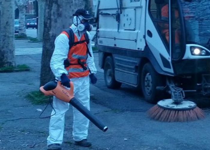 Nizza, riprende la pulizia delle stradeMa ai distratti solo un avviso