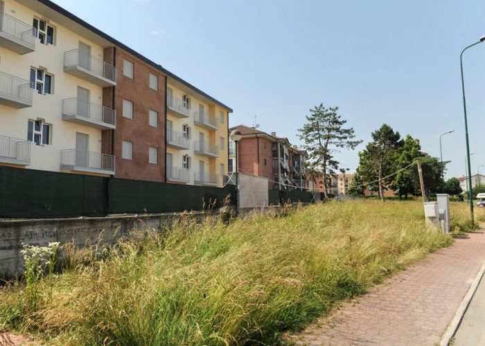 «Non siamo in corso Dantema tagliate l'erba anche qui»