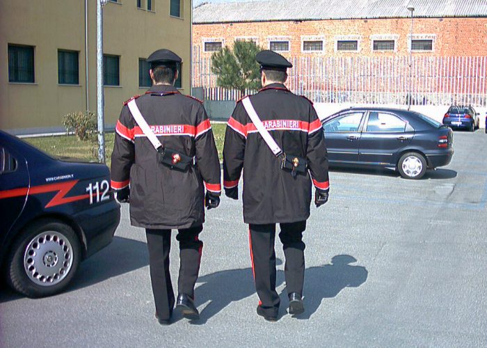 Nullafacenti sotto l'occhio dei carabinieri