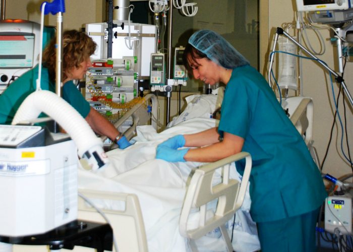 Operata a un ginocchio, è in comaPerizia contro l'anestesista