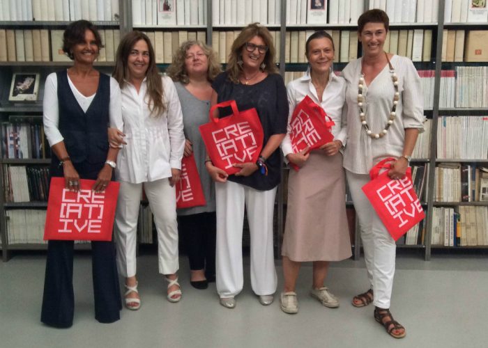Otto istantanee per "Bottiglie d'artista"nel cortile del palazzo del Michelerio