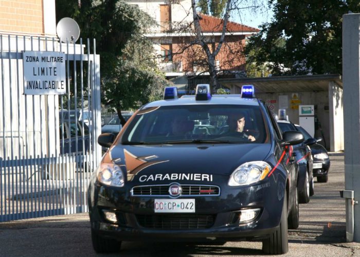 «Pago tutto subito», ma gli assegnisono scoperti: astigiano denunciato per truffa