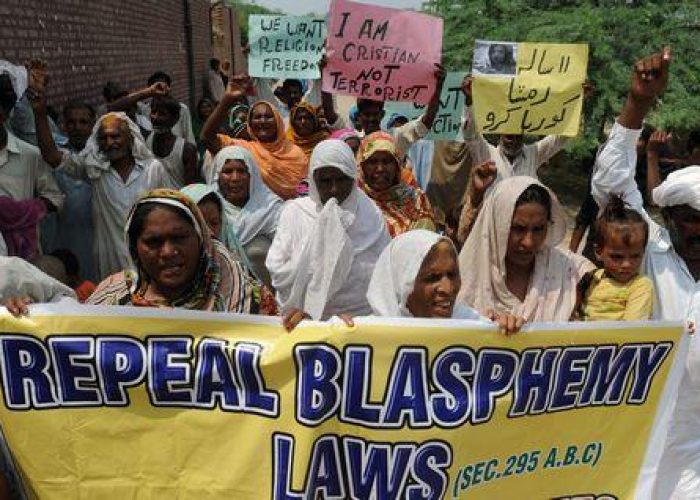 Pakistan/ Linciato un uomo, psicolabile, accusato di blasfemia