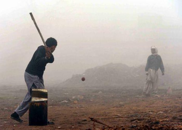 Pakistan/ Minacce talebani a mercanti: non vendete film osceni