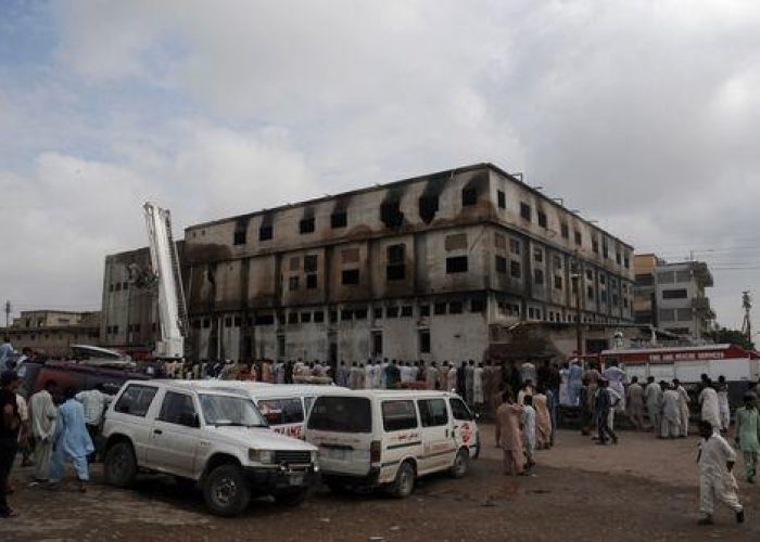 Pakistan/ Scontro tra bus e camion, almeno 16 morti e 22 feriti