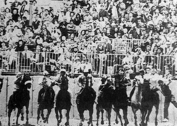 Palio, 1994: Truciolo si lacia cadere subitoe la cavalla scossa di Moncalvo trionfa
