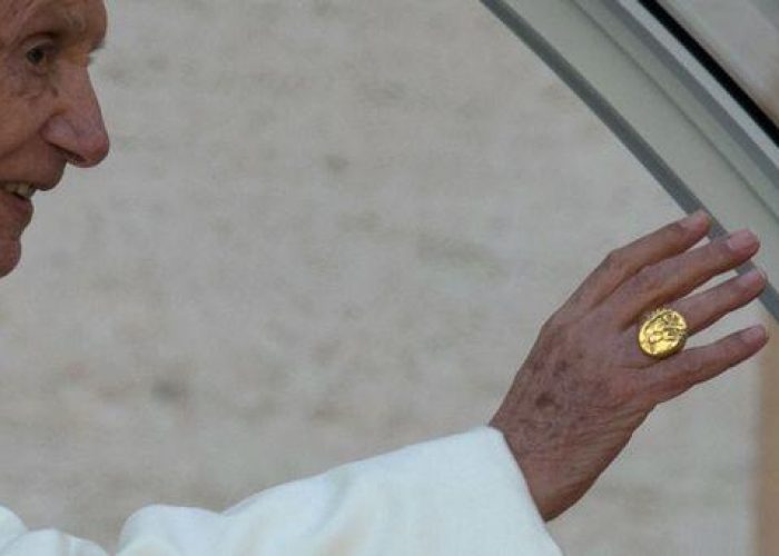 Papa/ Anello pescatore di Benedetto XVI è stato annullato