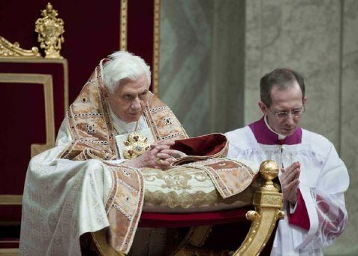 Papa prega per la pace: Cessino le stragi di civili inermi