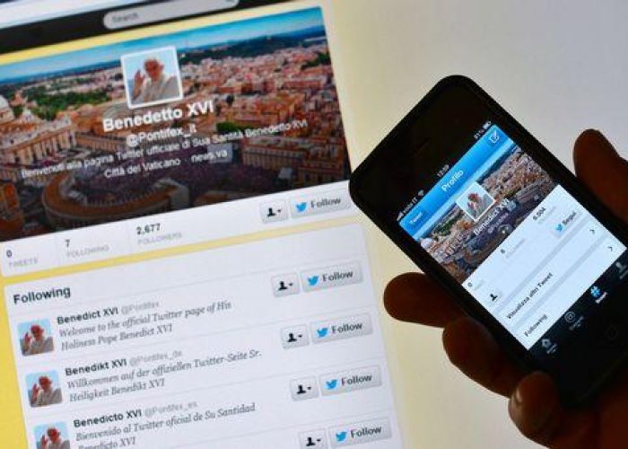 Papa su  Twitter, battaglia follower con Dalai Lama e Lady Gaga?