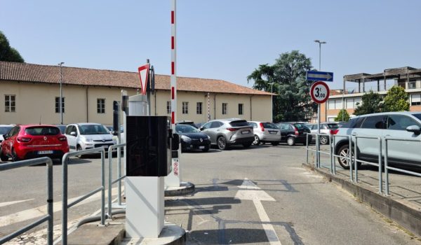 parcheggio di via natta sbarra