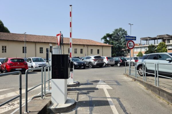 parcheggio di via natta sbarra