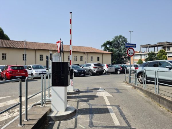 parcheggio di via natta sbarra